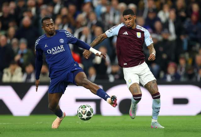 生猛！21岁小将替补梅开二度，后脚跟写意破门+戏耍裤袜