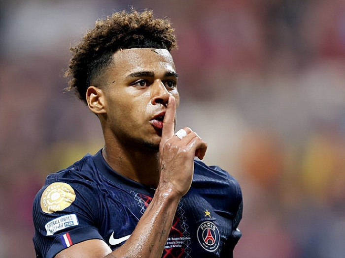 美媒：锡安前队友称锡安拥有詹姆斯级别的天赋，本可以更出色