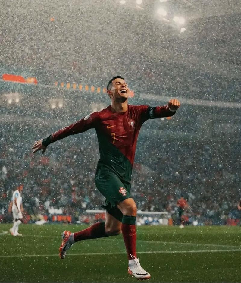 罗马诺：滕哈格正与阿贾克斯谈回归执教，但尚未做出决定